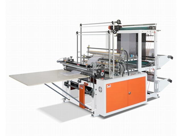 Machine de fabrication de sacs en plastique